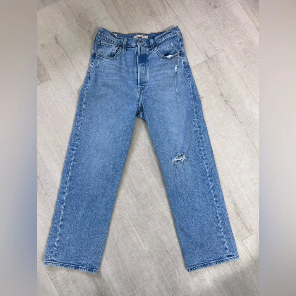Levi's Custom Women's Premium Ribcage Straight Ankle - Picture 1 of 9